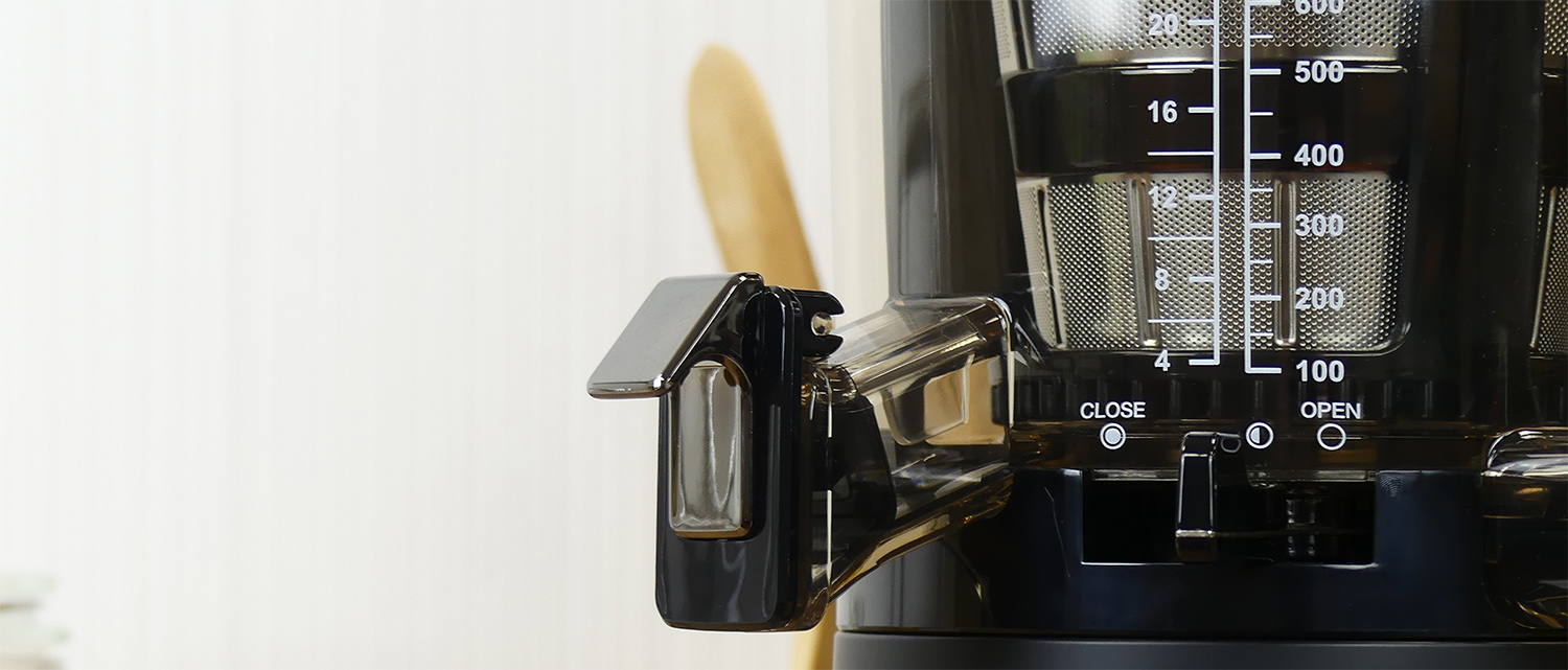 Centrifugal vs Masticating Juicers Masticating Juicers & Press Juicers